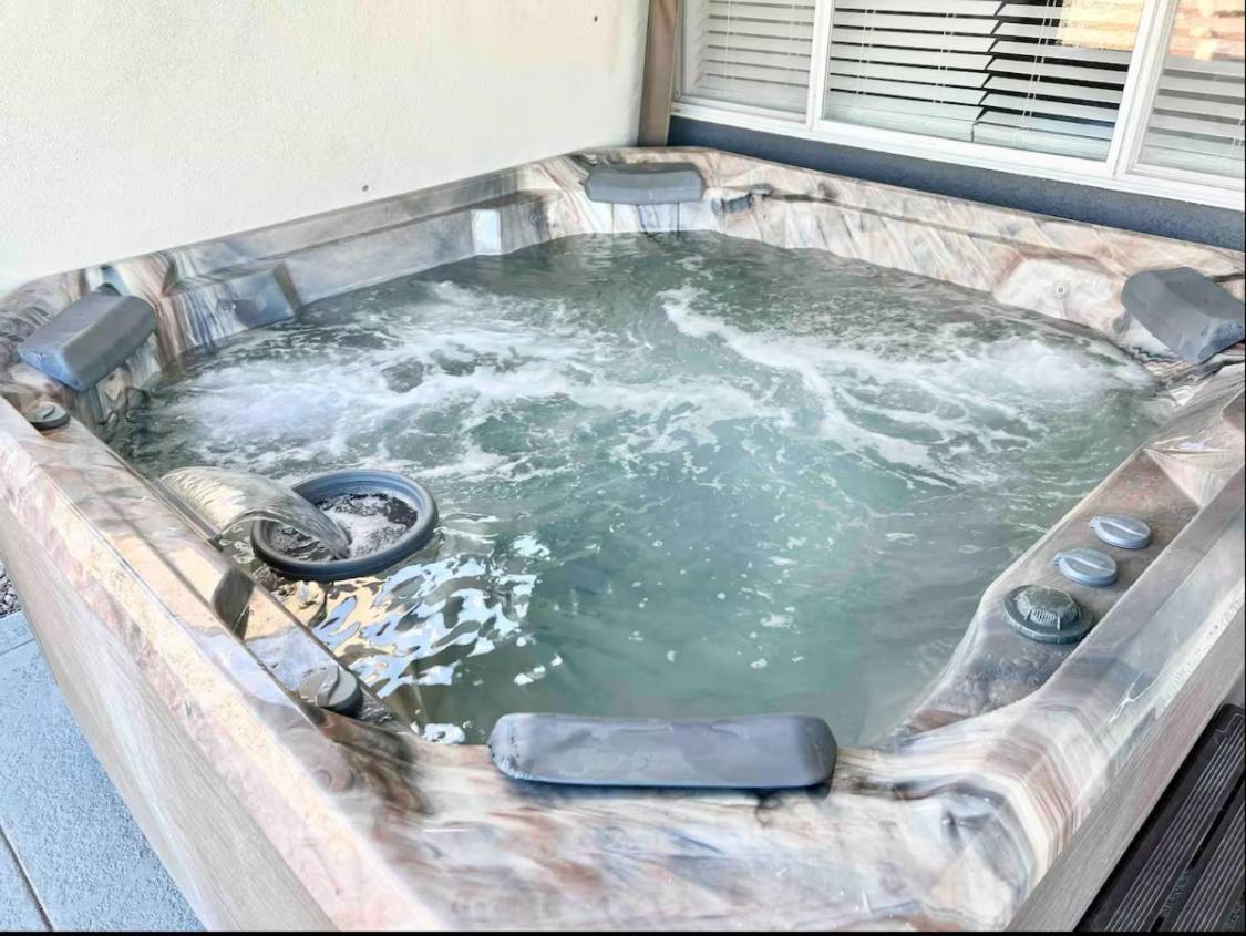 Spacious Getaway! Pool, Spa, Sleeps 9 哈瓦苏湖城 外观 照片