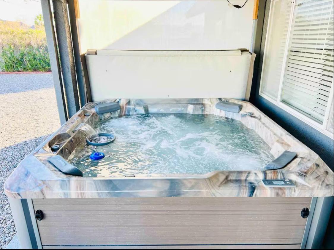 Spacious Getaway! Pool, Spa, Sleeps 9 哈瓦苏湖城 外观 照片
